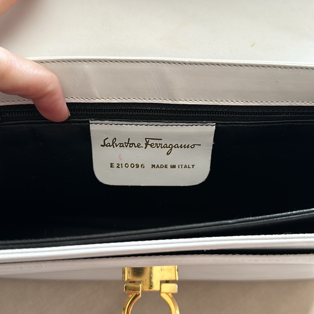 Authentic Vintage Ferragamo Gancini Handbag e210096 - Picture 14 of 17